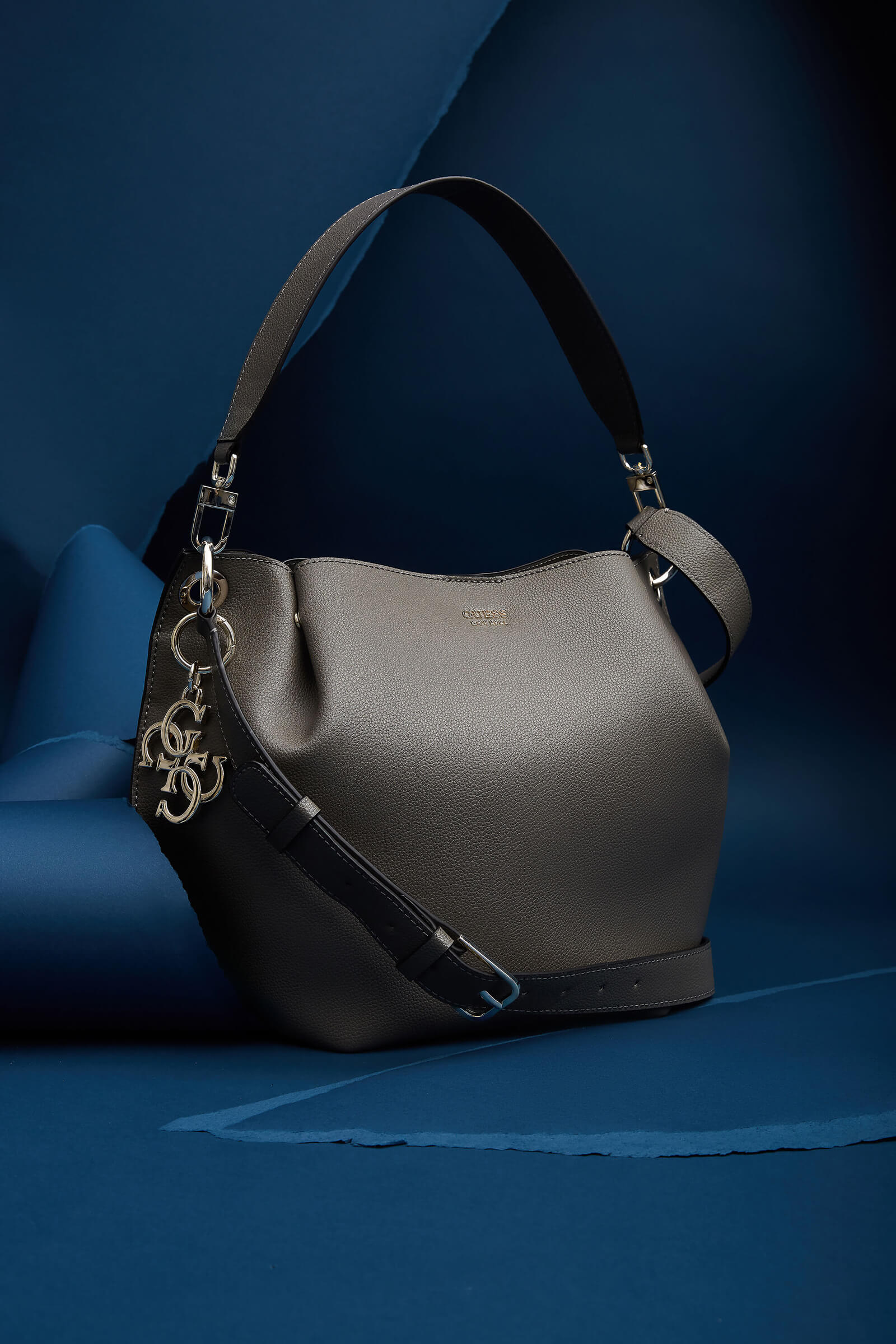 Discover more than 89 bags from guess best - in.duhocakina